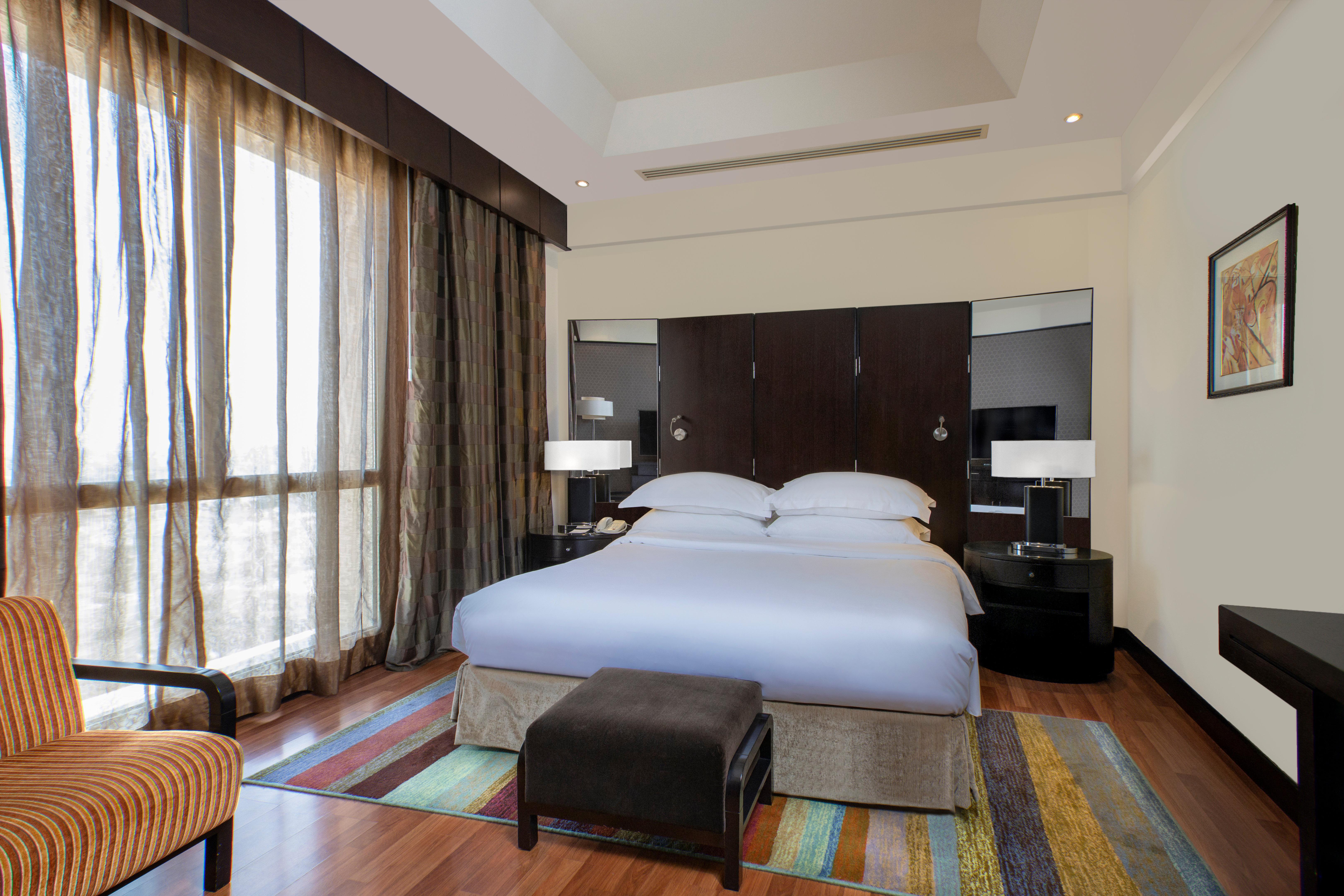 クラウン プラザ ホテル アル コバール アル・コバール エクステリア 写真 A bedroom at the hotel