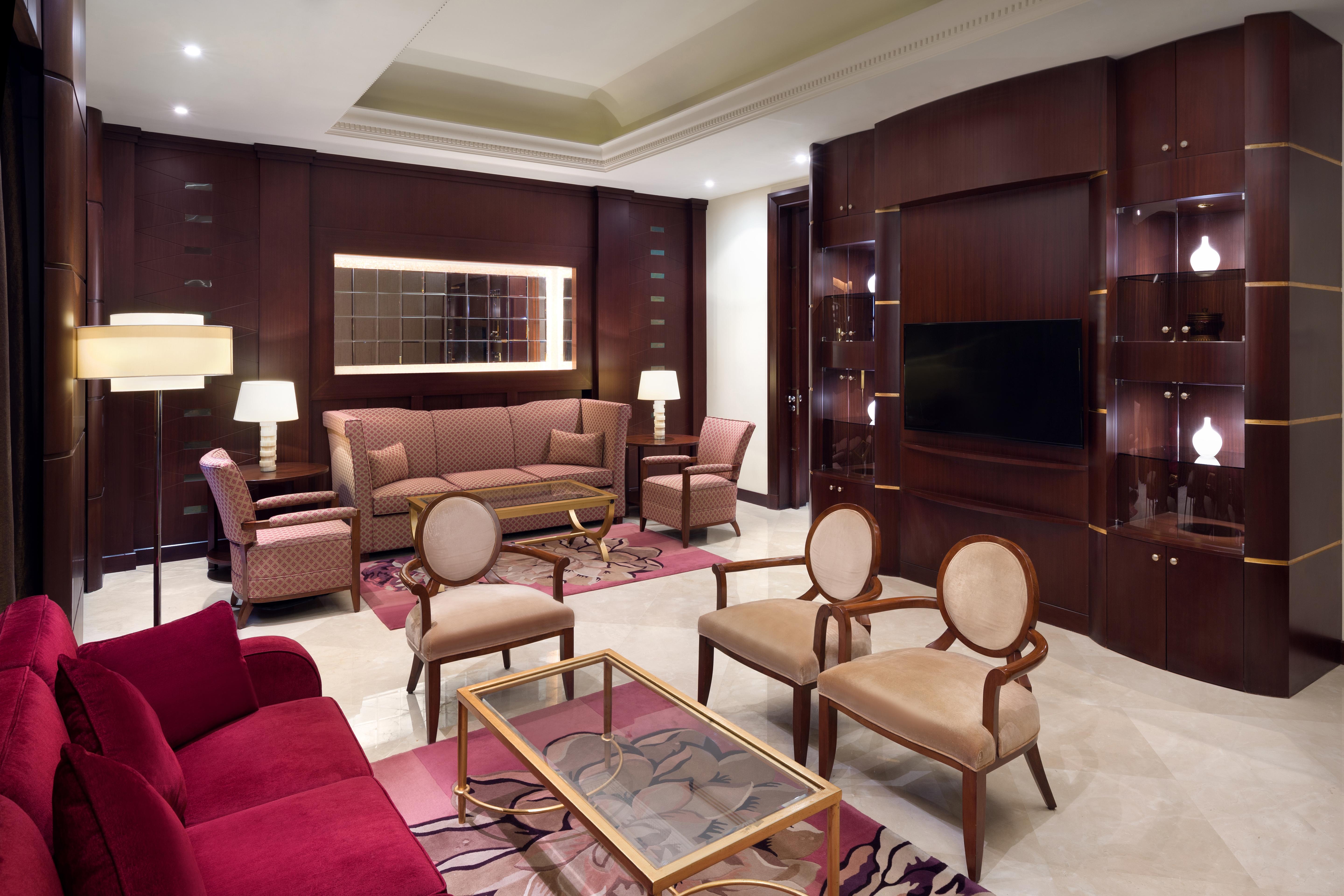 クラウン プラザ ホテル アル コバール アル・コバール エクステリア 写真 A suite at the Emirates Palace