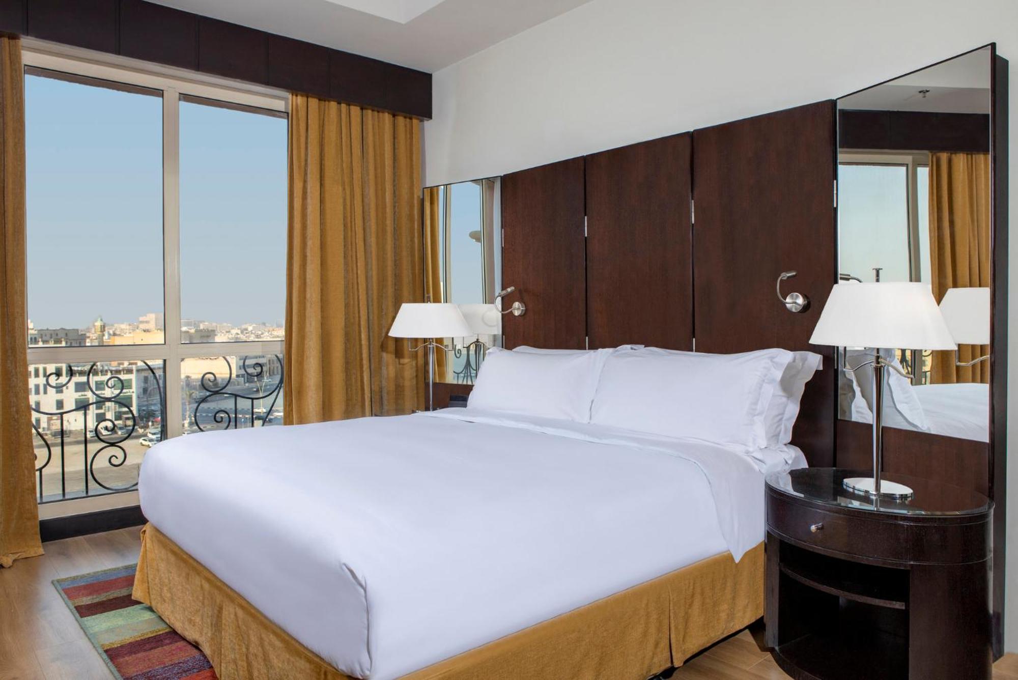クラウン プラザ ホテル アル コバール アル・コバール エクステリア 写真 A bedroom at the hotel
