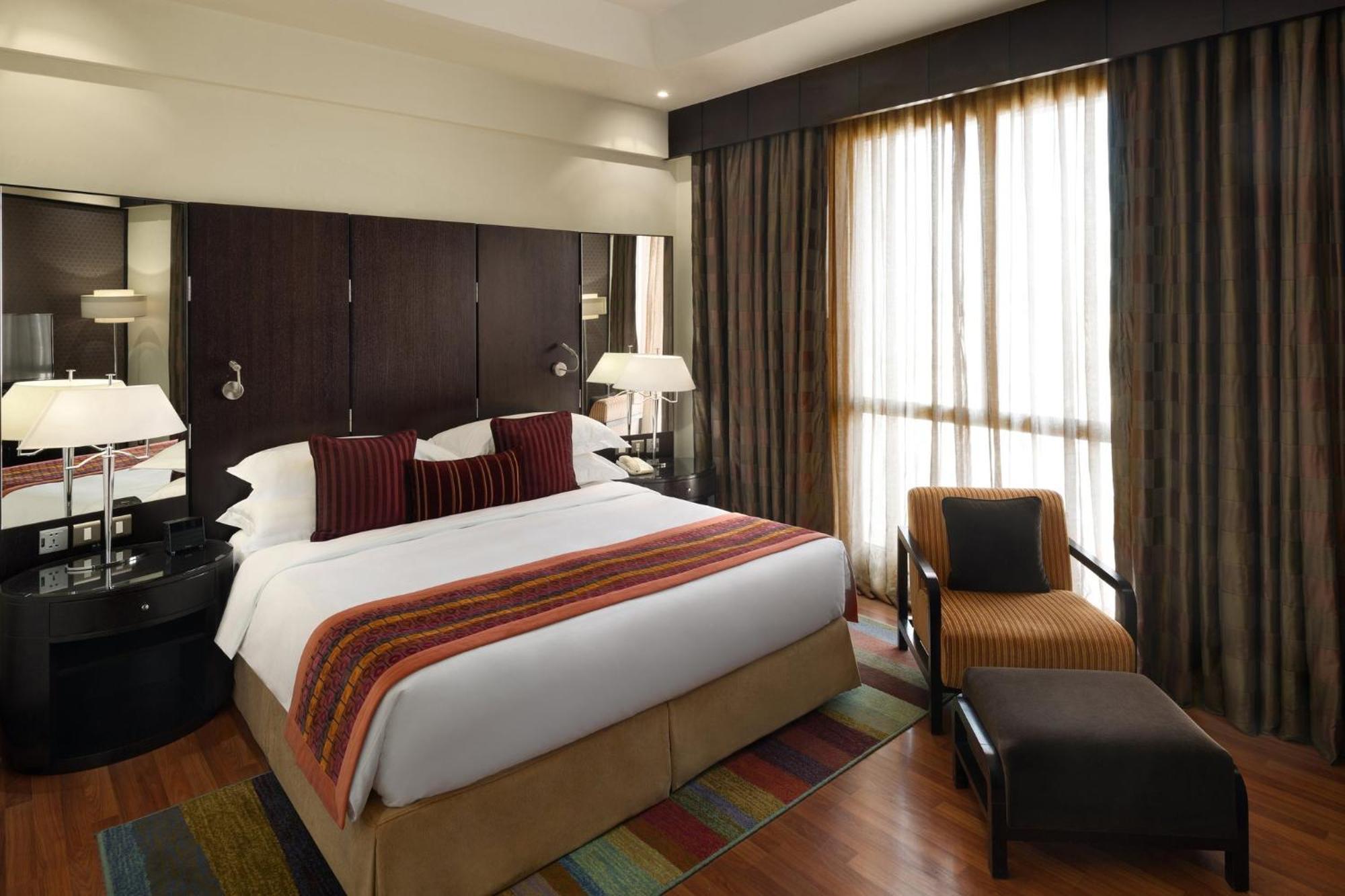 クラウン プラザ ホテル アル コバール アル・コバール エクステリア 写真 A bedroom at the Taj Bengal