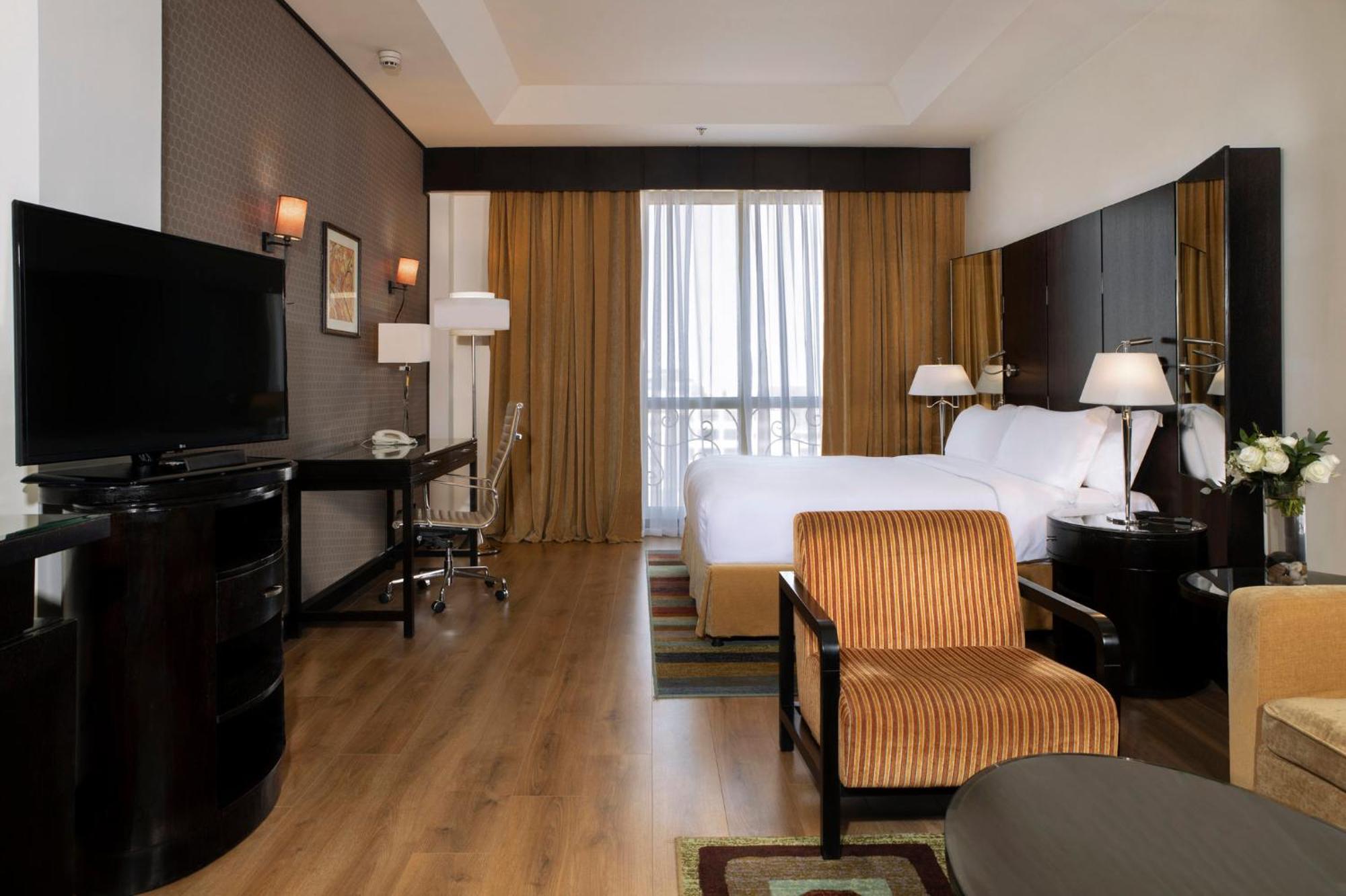 クラウン プラザ ホテル アル コバール アル・コバール エクステリア 写真 A room at the hotel