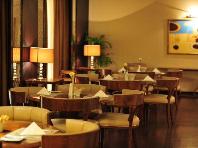 クラウン プラザ ホテル アル コバール アル・コバール エクステリア 写真 The interior of the restaurant